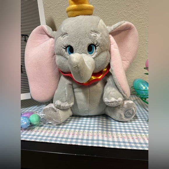 Stuffed Dumbo - Picture 1 of 3